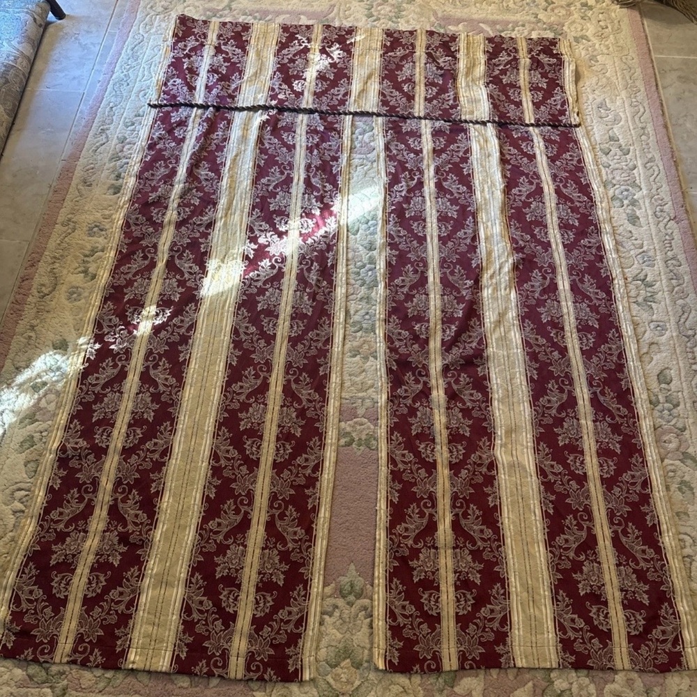 2 Complete Luxury Window Treatment Curtains with Valance Jacquerd Gold / Red 80”